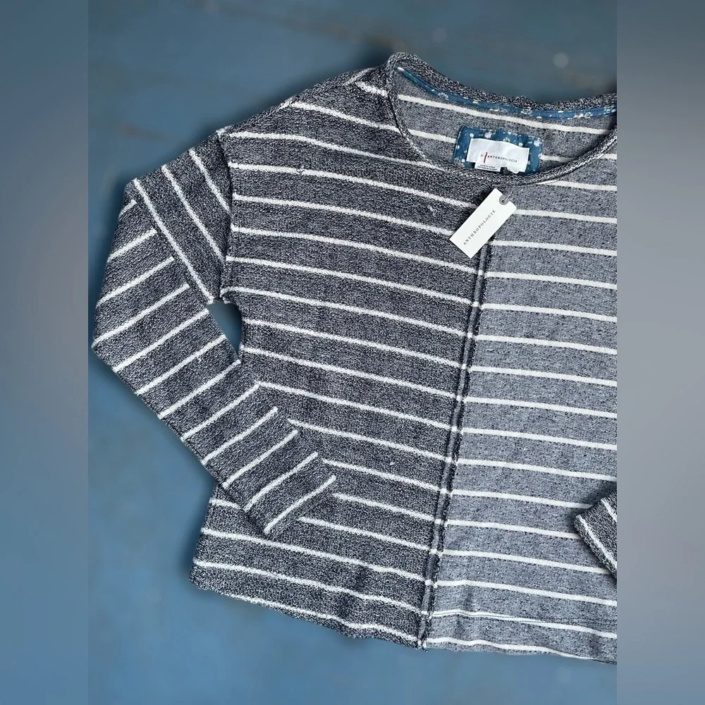Anthropologie Womens XS Devin Textured Gray & White Striped Sweater Top-Raw Edge